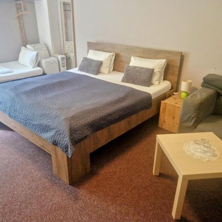 Family Hotel Maxim Beroun  Εξωτερικό φωτογραφία