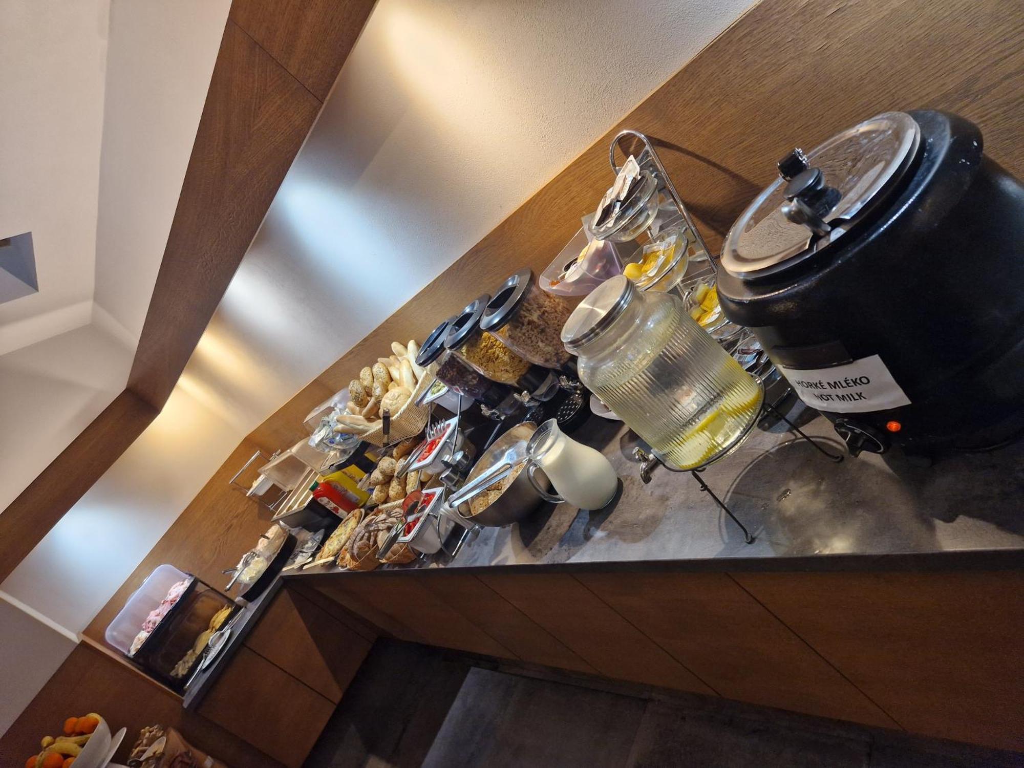 Family Hotel Maxim Beroun  Εξωτερικό φωτογραφία