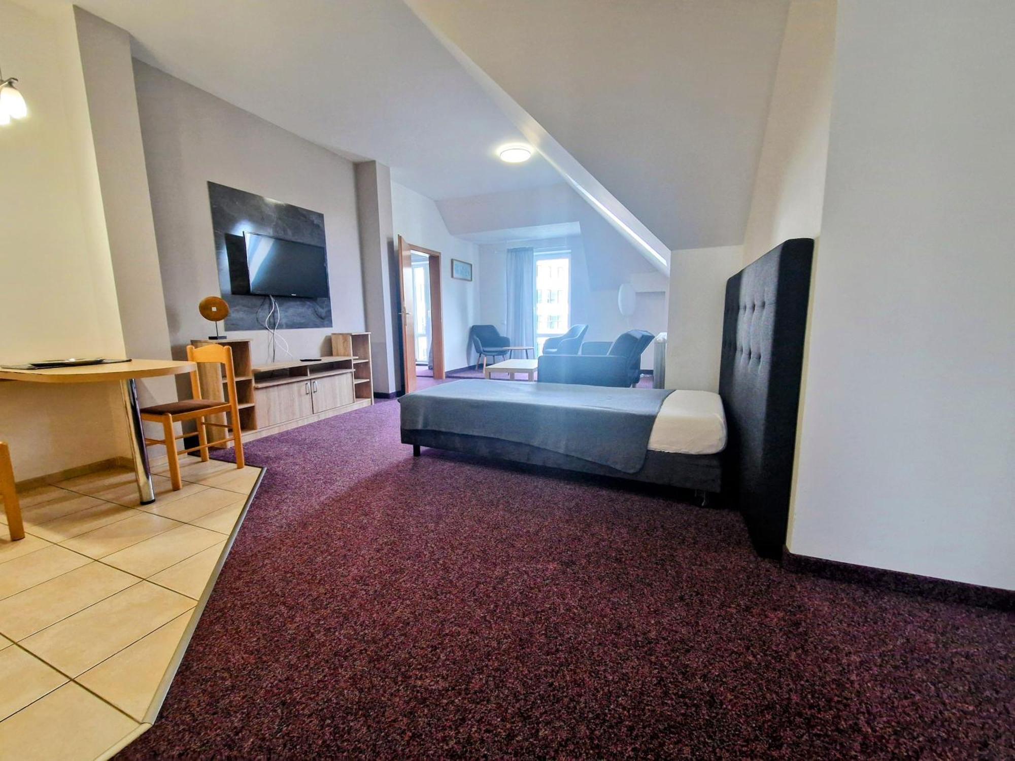 Family Hotel Maxim Beroun  Εξωτερικό φωτογραφία