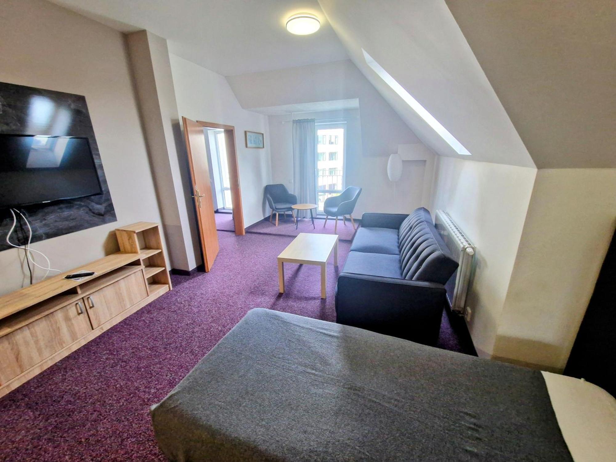 Family Hotel Maxim Beroun  Εξωτερικό φωτογραφία