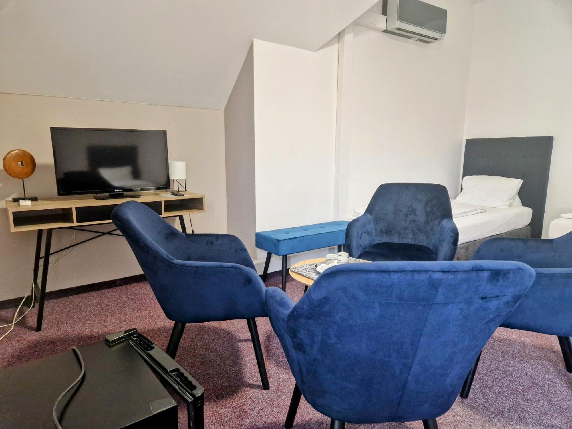 Family Hotel Maxim Beroun  Εξωτερικό φωτογραφία