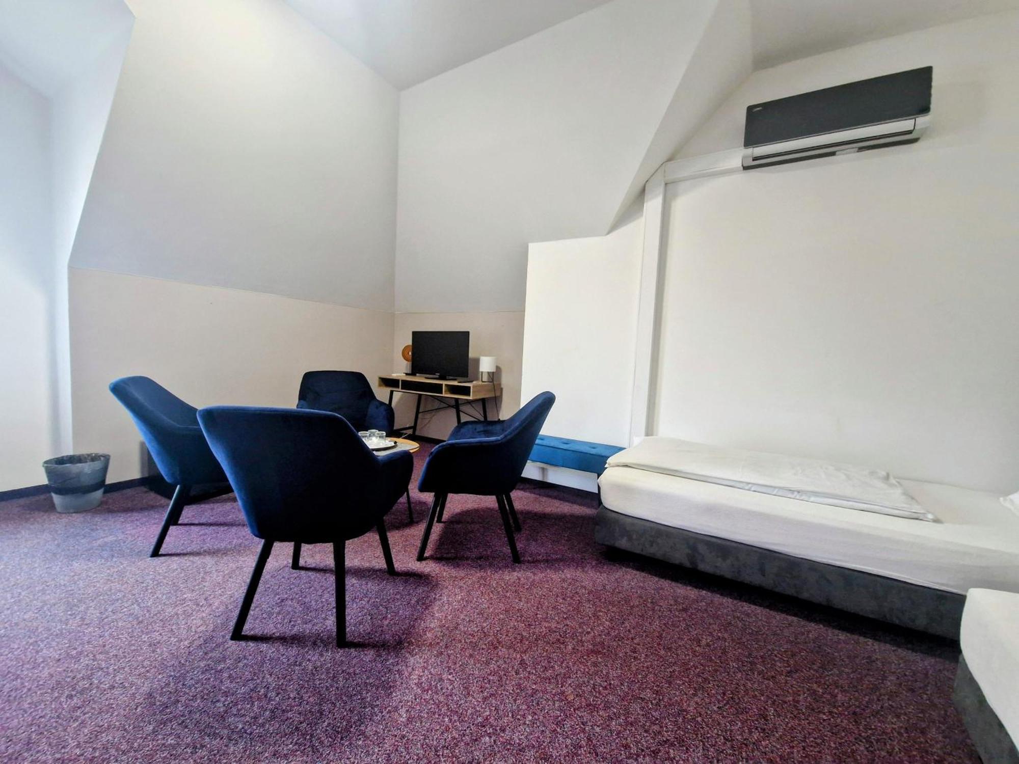 Family Hotel Maxim Beroun  Εξωτερικό φωτογραφία