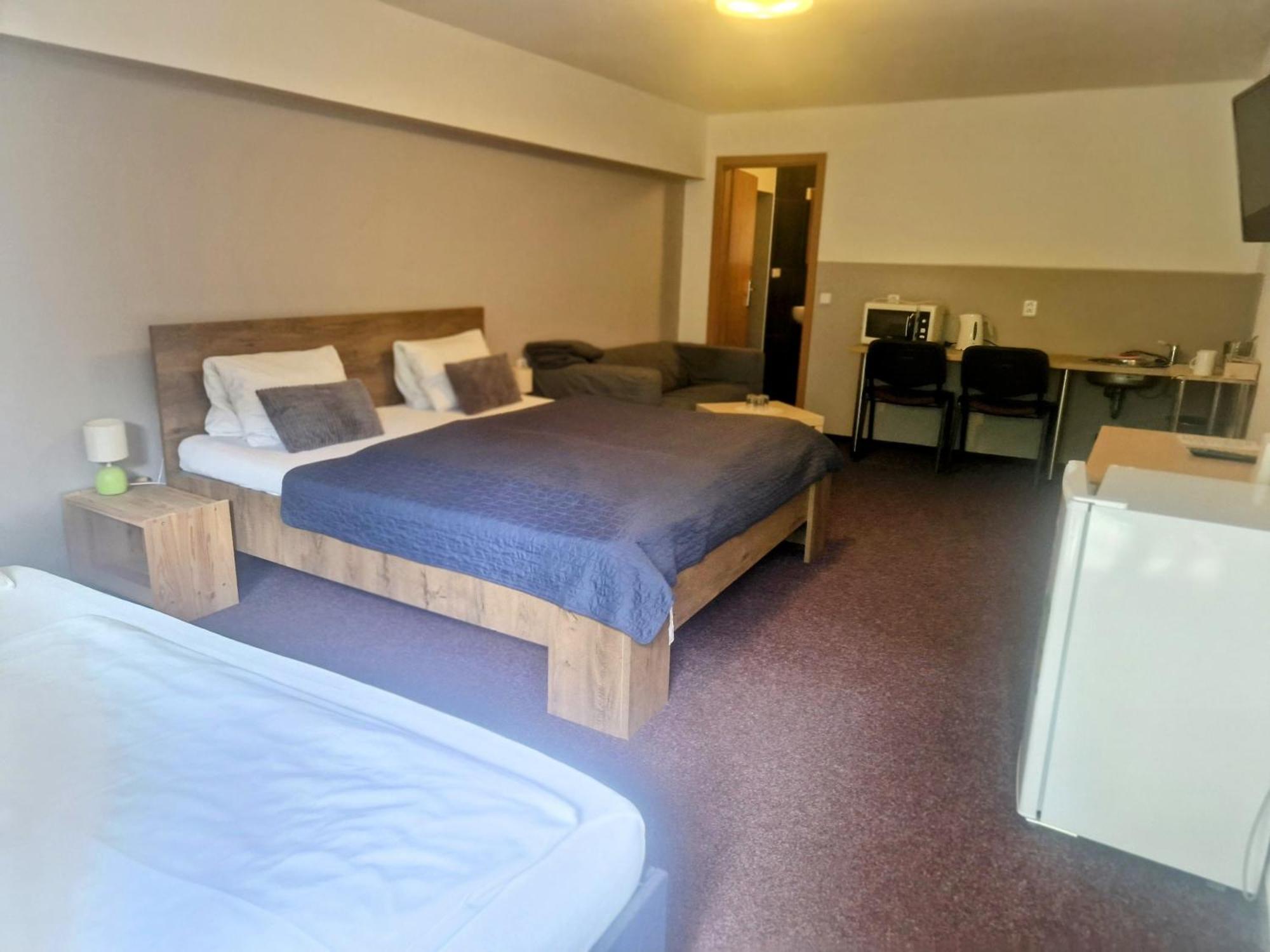 Family Hotel Maxim Beroun  Εξωτερικό φωτογραφία