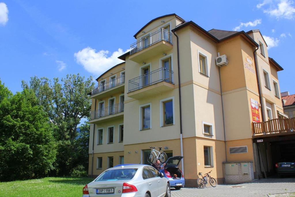 Family Hotel Maxim Beroun  Εξωτερικό φωτογραφία